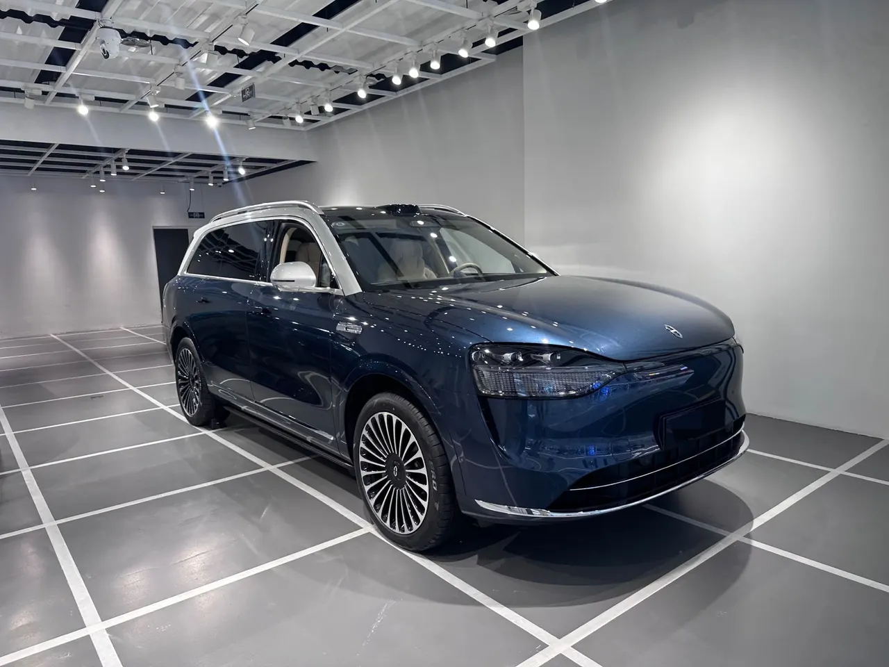 AITO 2025 AITO M9 extended range Ultra version 52kWh6 seat version automatic gear 2