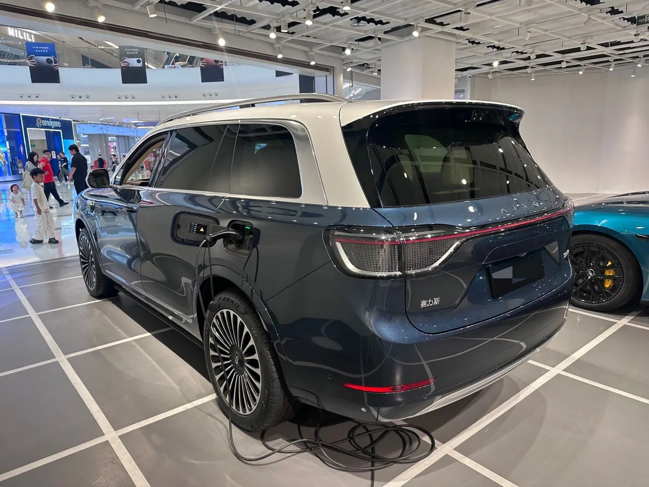 AITO 2025 AITO M9 extended range Ultra version 52kWh6 seat version automatic gear 6