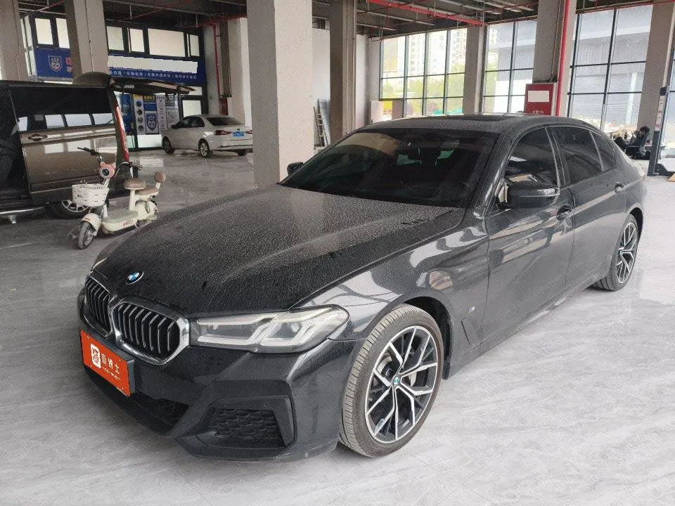 Открыть галерею: BMW 5 Series 2021 530Li 2.0T Exclusive M Sports Suit Automatic Gear