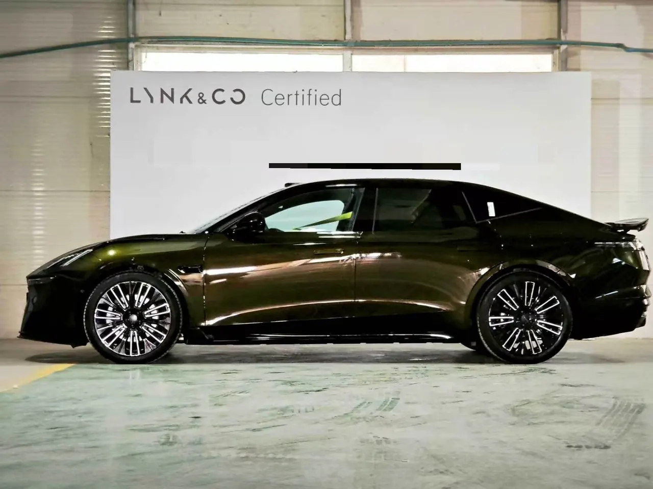 LYNK&amp;CO 2025 LYNK&amp;CO 10 EM-P 1.5T 240 four-wheel drive Ultra sports version automatic gear 2
