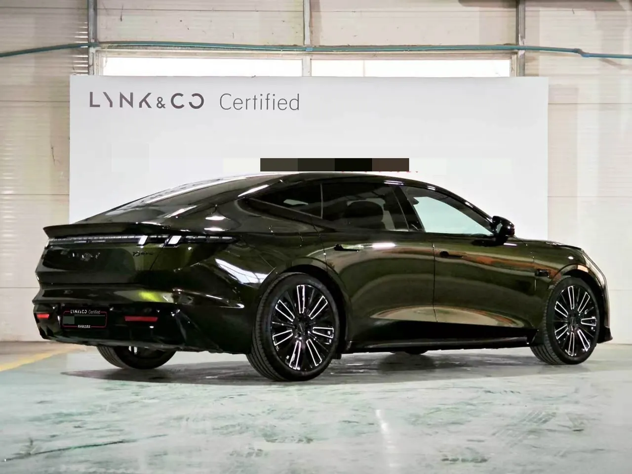 LYNK&amp;CO 2025 LYNK&amp;CO 10 EM-P 1.5T 240 four-wheel drive Ultra sports version automatic gear 3