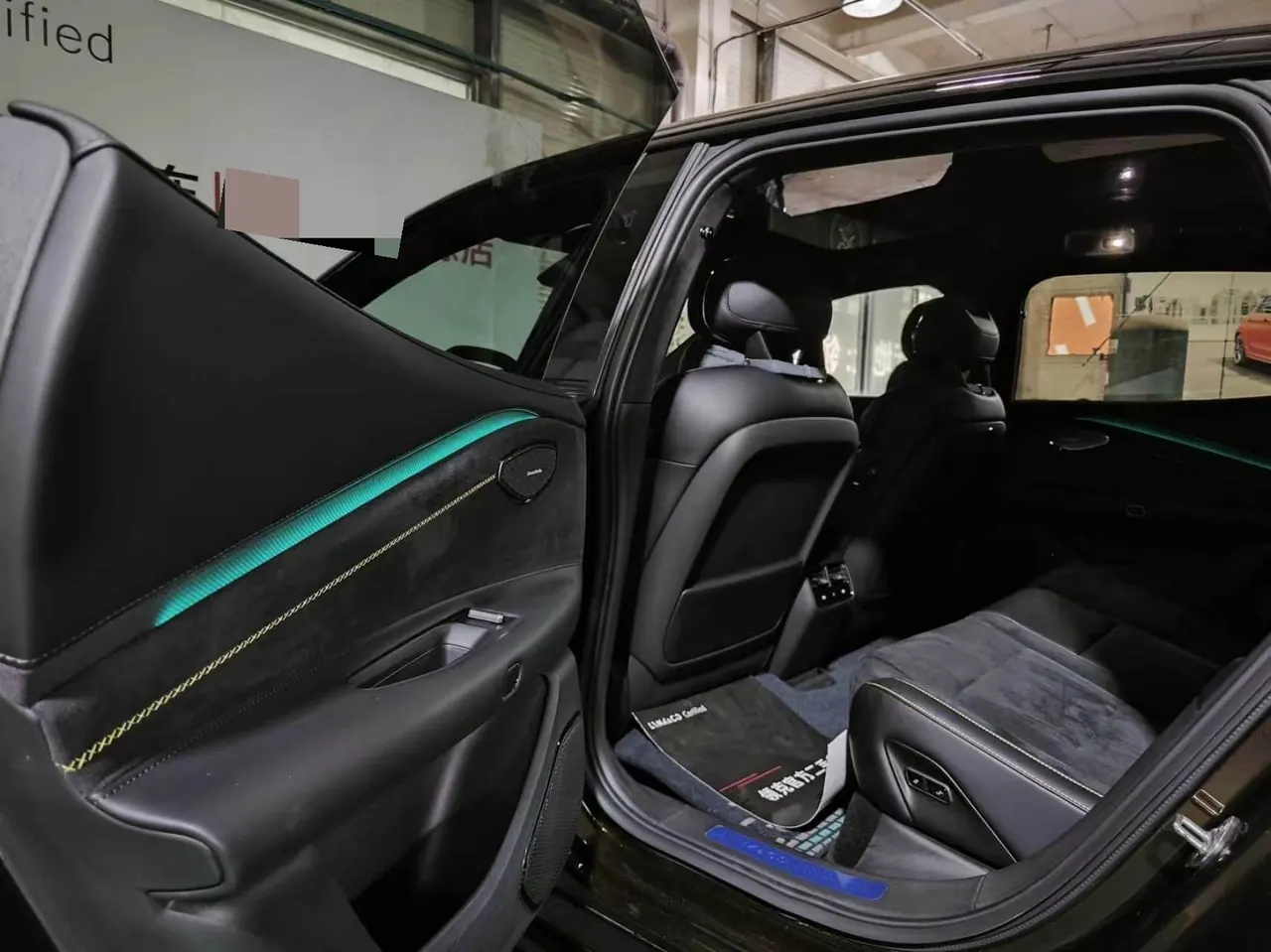 LYNK&amp;CO 2025 LYNK&amp;CO 10 EM-P 1.5T 240 four-wheel drive Ultra sports version automatic gear 4
