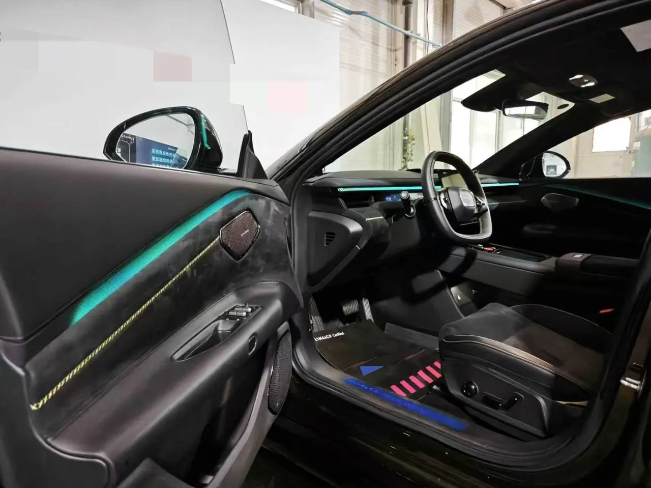 LYNK&amp;CO 2025 LYNK&amp;CO 10 EM-P 1.5T 240 four-wheel drive Ultra sports version automatic gear 5