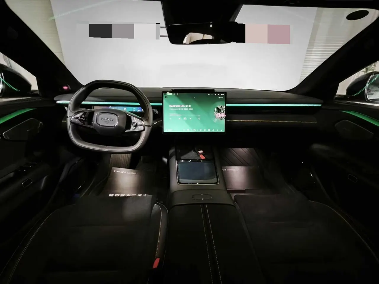 LYNK&amp;CO 2025 LYNK&amp;CO 10 EM-P 1.5T 240 four-wheel drive Ultra sports version automatic gear 6