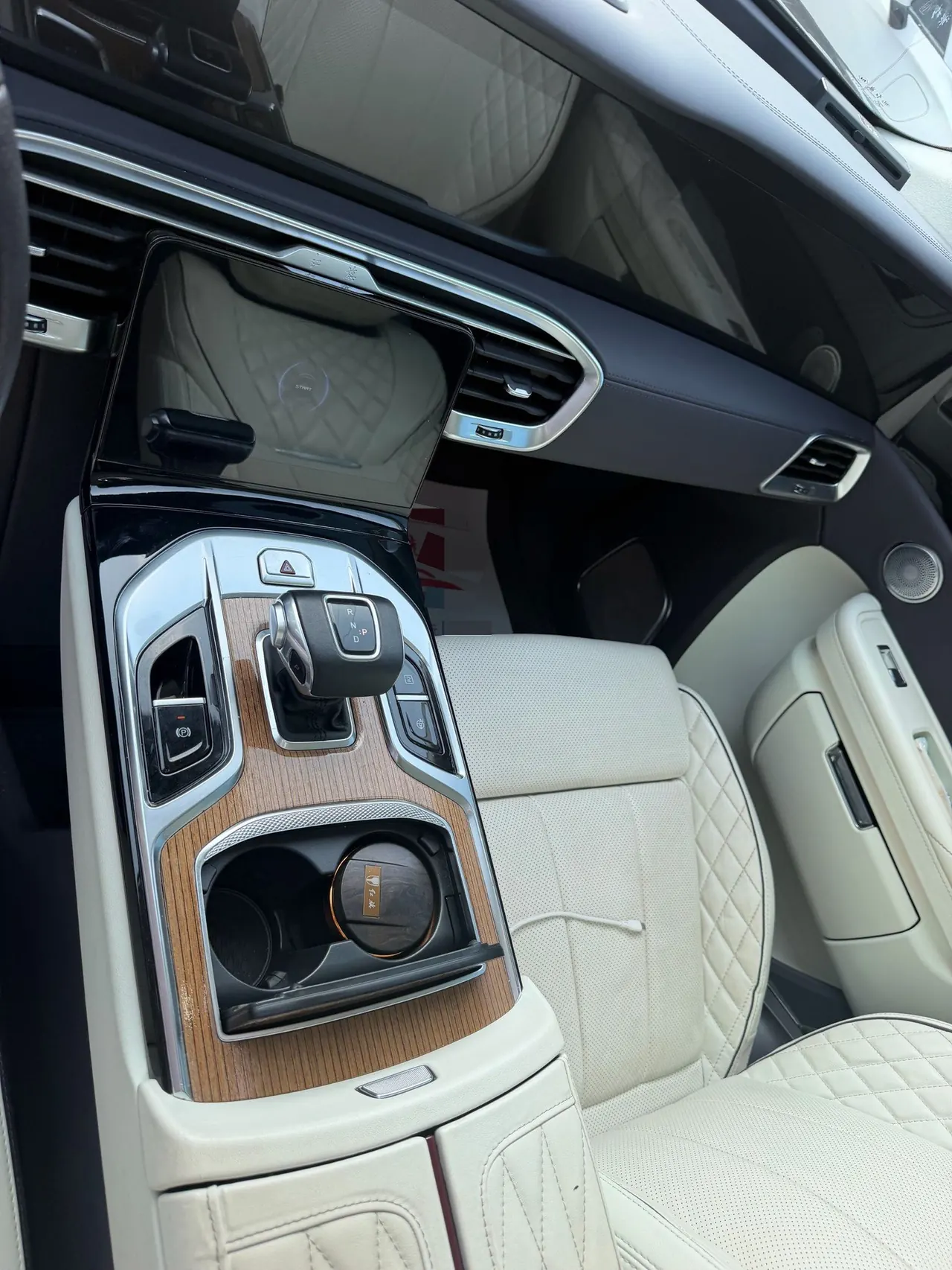 HongQi 2021 E-HS9 flag, collar 4 automatic gear 5