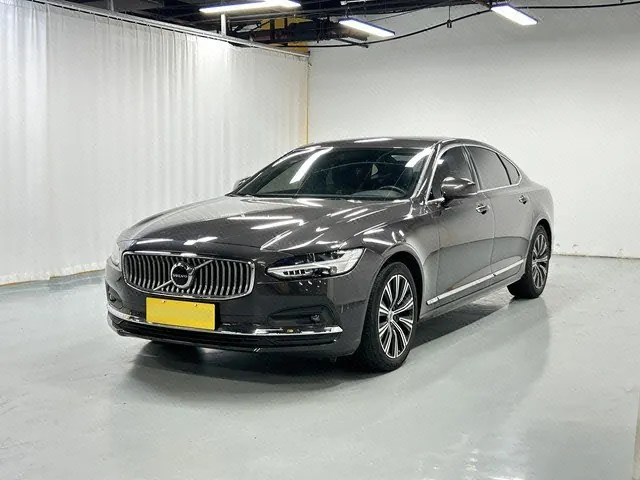Открыть галерею: Volvo 2021 S90 48V 2.0T B5 Zhiyuan Sports Edition Automatic Gear