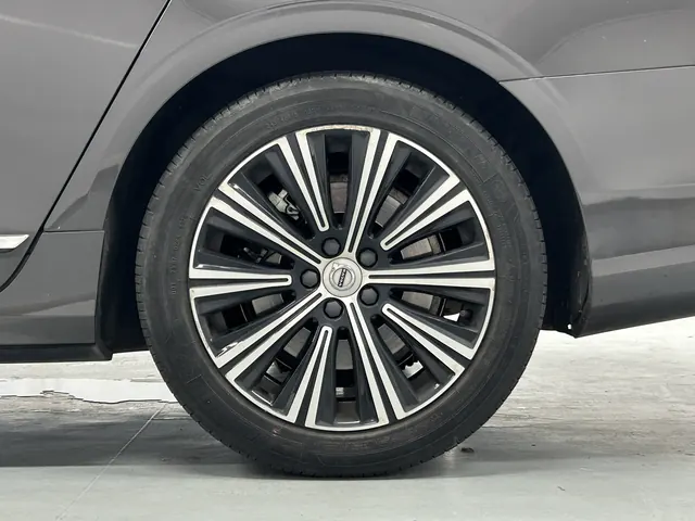 Volvo 2021 S90 48V 2.0T B5 Zhiyuan Sports Edition Automatic Gear 13