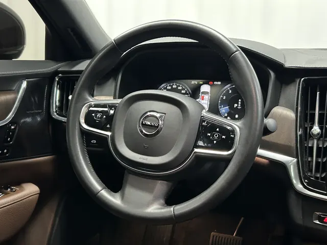 Volvo 2021 S90 48V 2.0T B5 Zhiyuan Sports Edition Automatic Gear 9