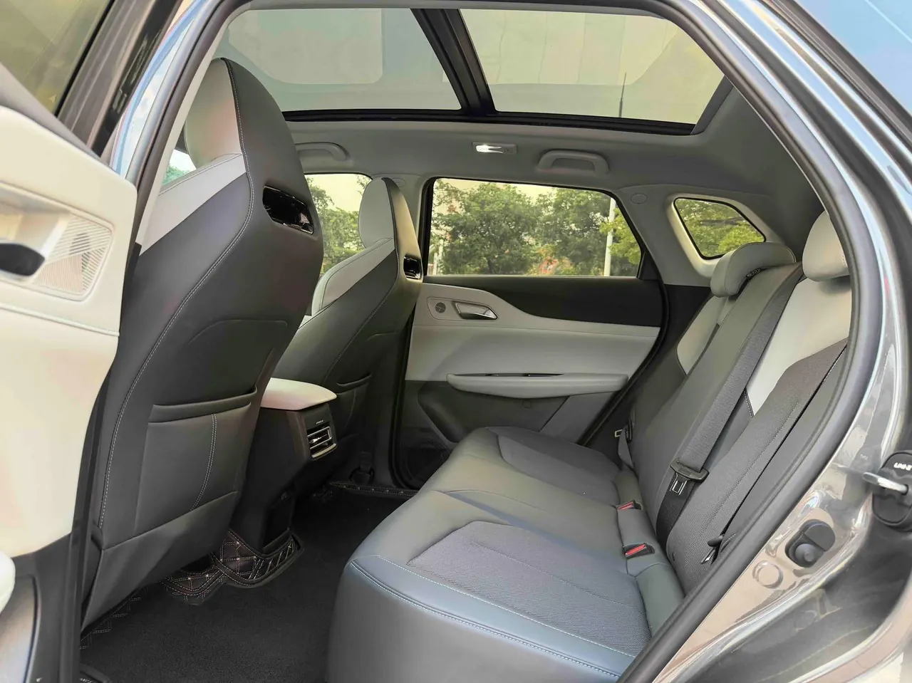 ChangAn 2025 UNI-Z 1.5T Luxury Automatic 3