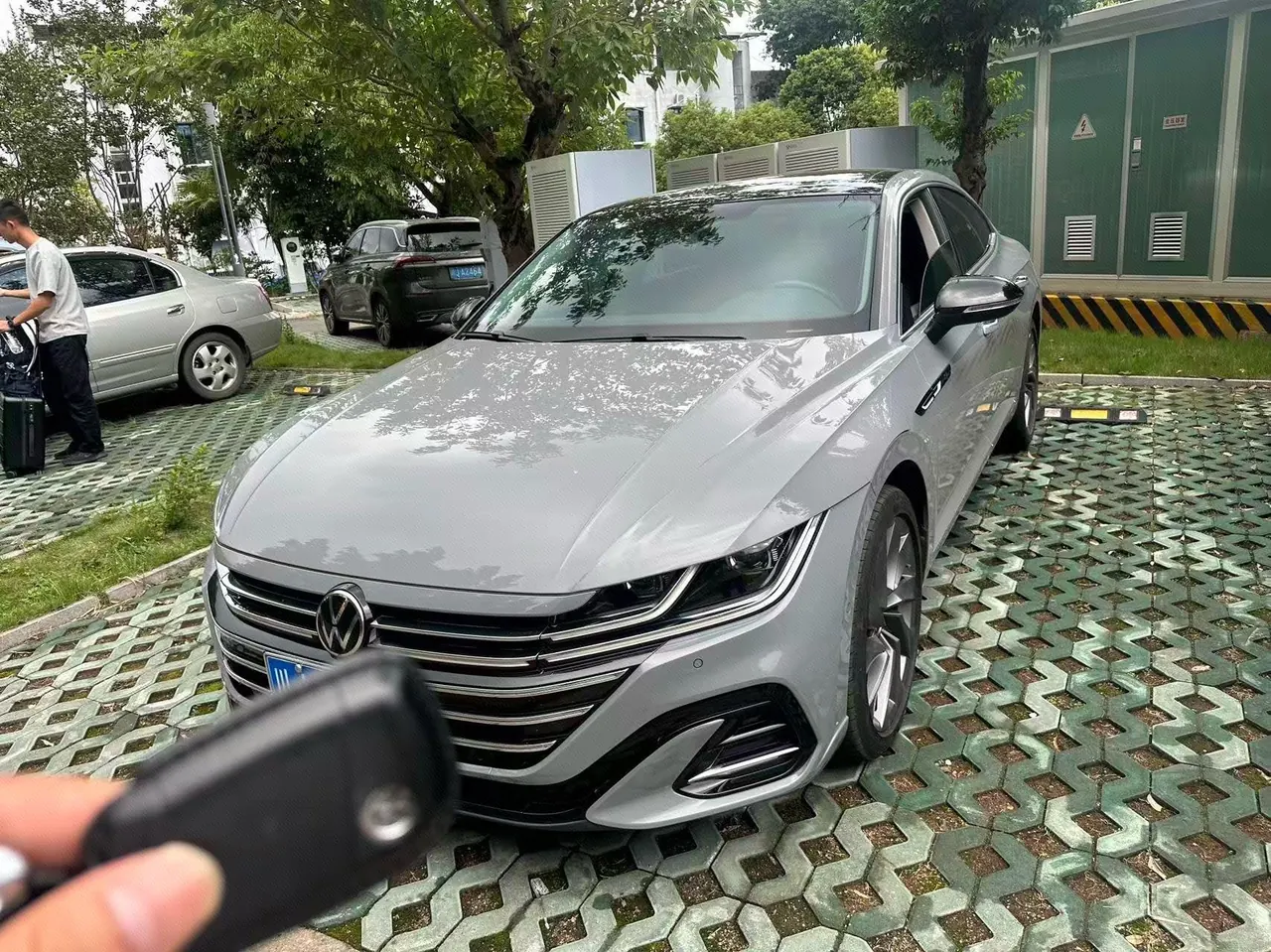 Открыть галерею: Volkswagen 2021 CC 2.0TSI 380TSI eye-catching automatic gear
