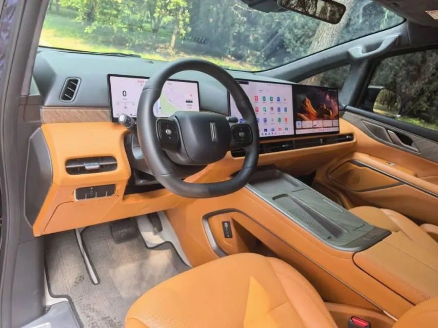 WEY 2025 VV7 Hi4 1.5T Four-Wheel-Drive Automatic Model 6