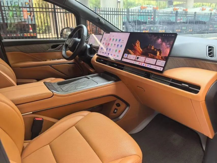 WEY 2025 VV7 Hi4 1.5T Four-Wheel-Drive Automatic Model 8