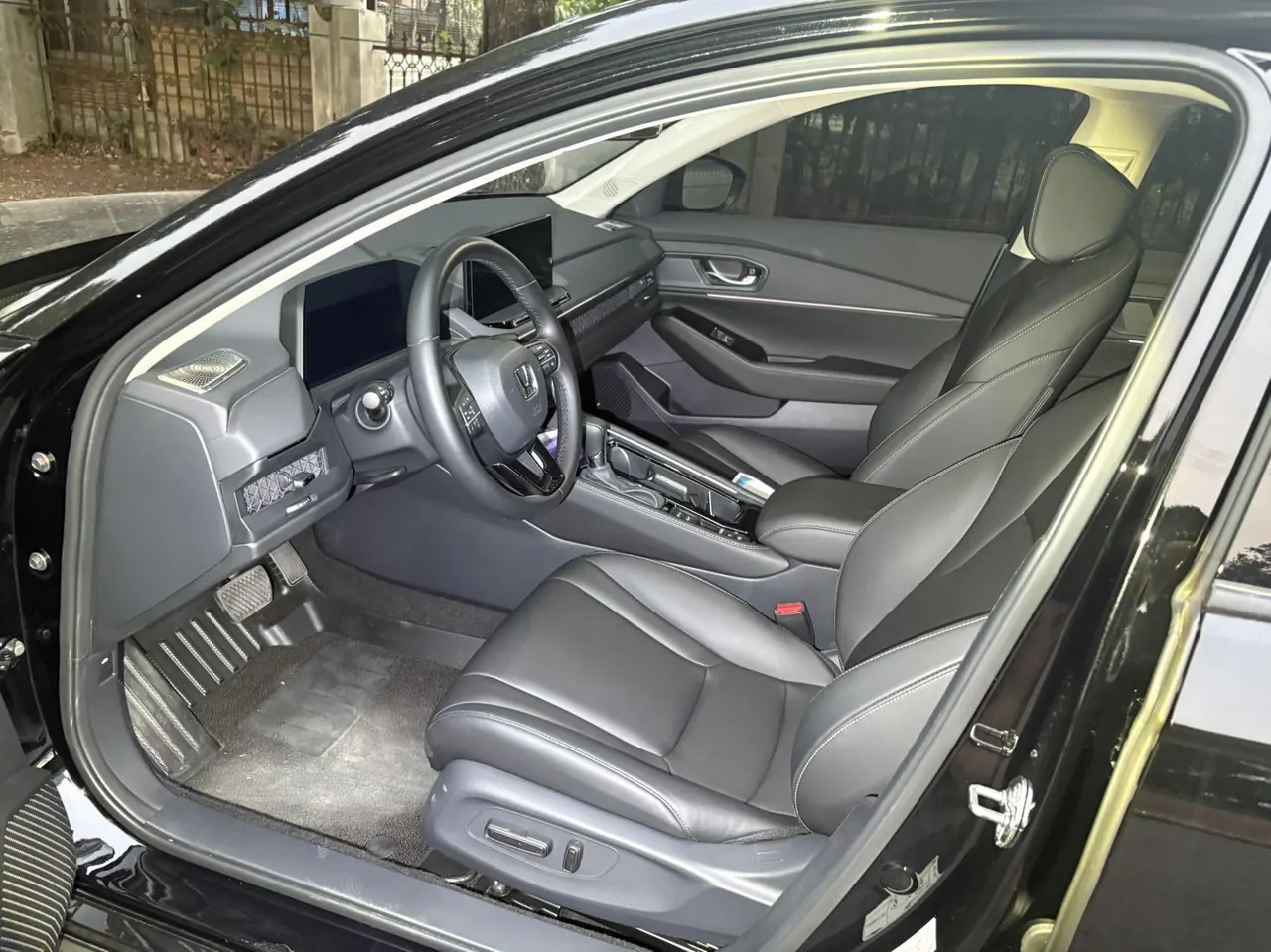 Honda 2025 11th Generation Accord 1.5T Stepless 260TURBO Sports Series Deluxe Automatic Gear 3
