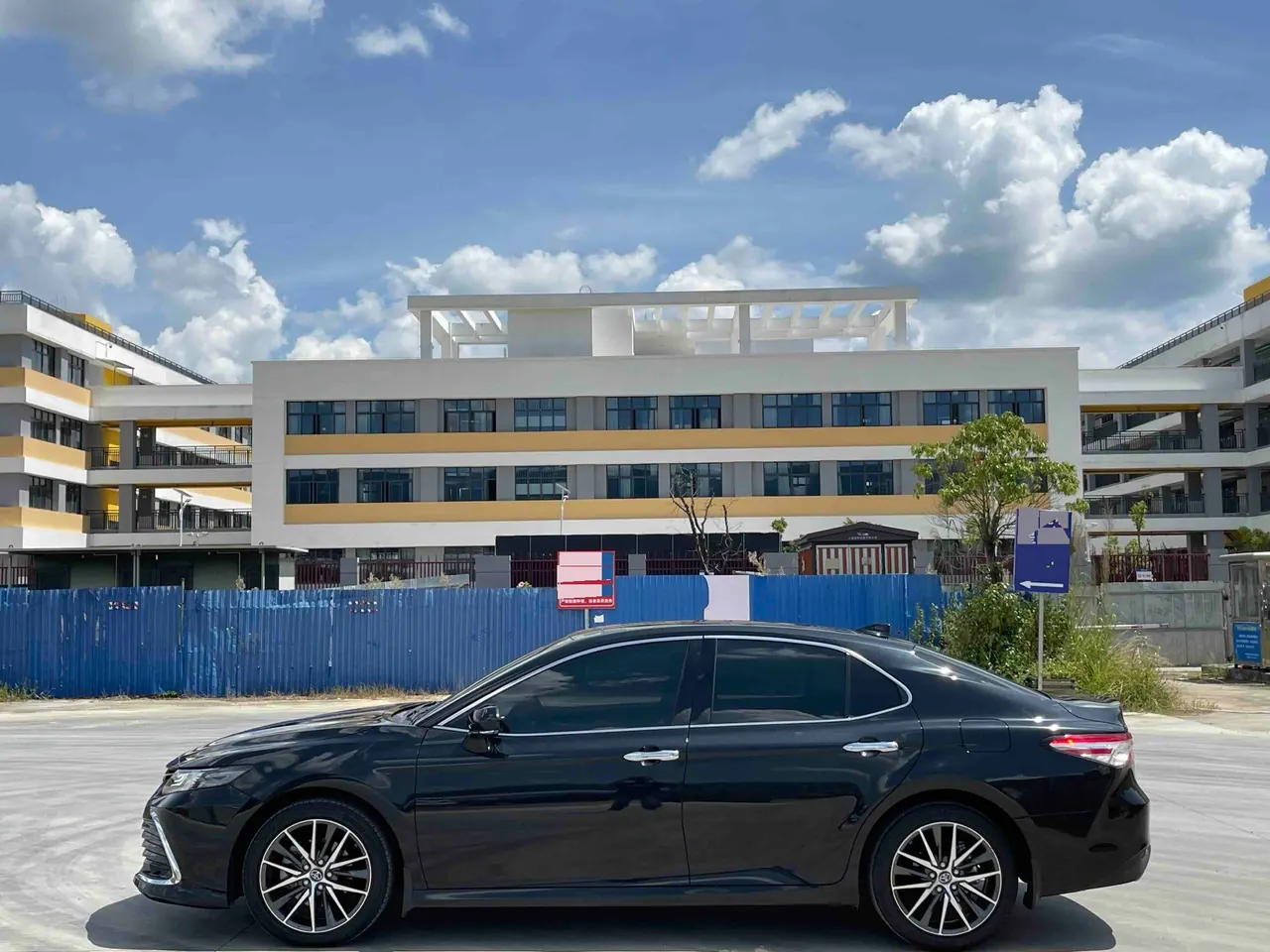 Toyota 2021 Camry 2.5G Deluxe Edition Automatic Gear 3