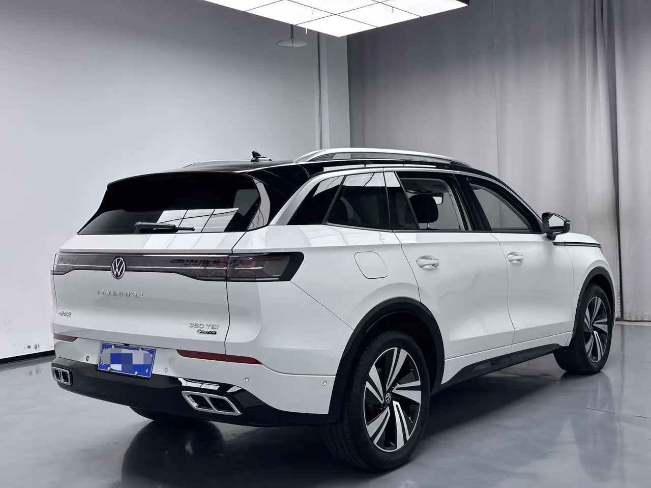 Volkswagen 2023 model tour R-Line 2.0TSI 380TSI four-wheel drive parade version automatic gear 2
