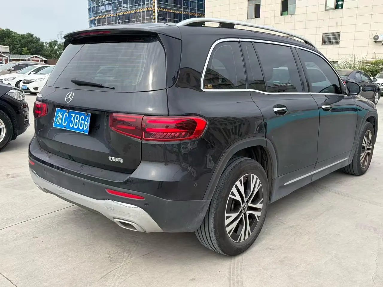 Mercedes Benz 2025 GLB 220 48V 2.0T Sporty Model Automatic 3