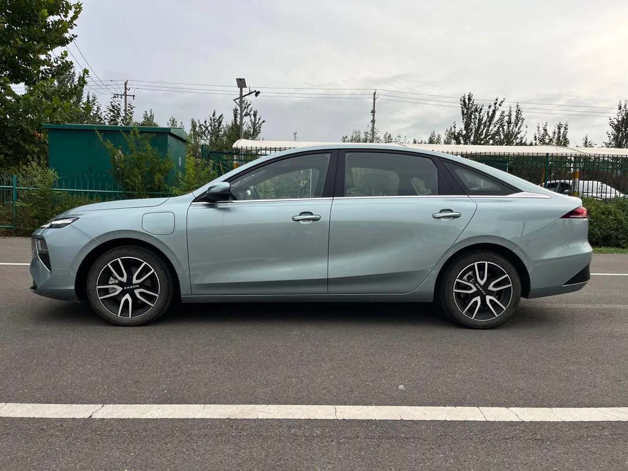 Roewe 2025 D 6 520km Smart Edition Automatic Gear 2