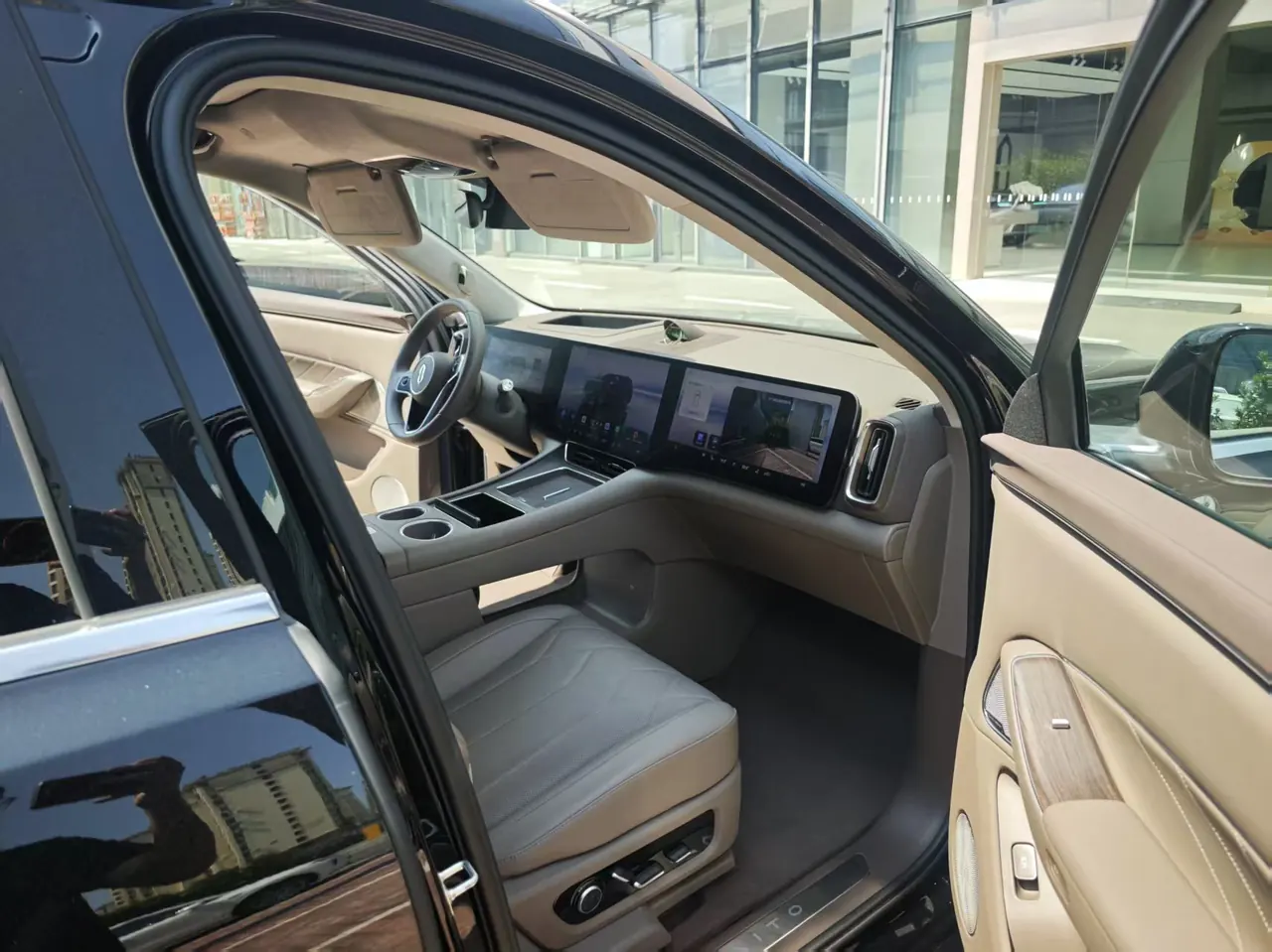 AITO 2025 AITO M8 Max 6-seat Long Endurance Edition (896-line Laser Radar) Automatic Gear 5