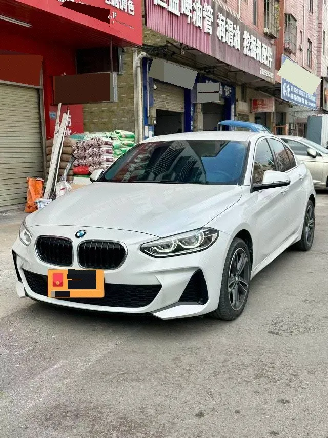 Открыть галерею: BMW 1 Series 2023 120i 1.5T M Sports Edition Automatic Gear