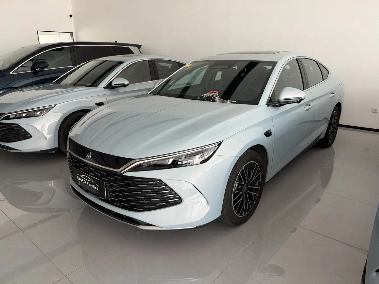 打开图片灯箱:BYD 2025 Qin L DM-i 1.5 stepless smart driving version 120KM excellent automatic gear