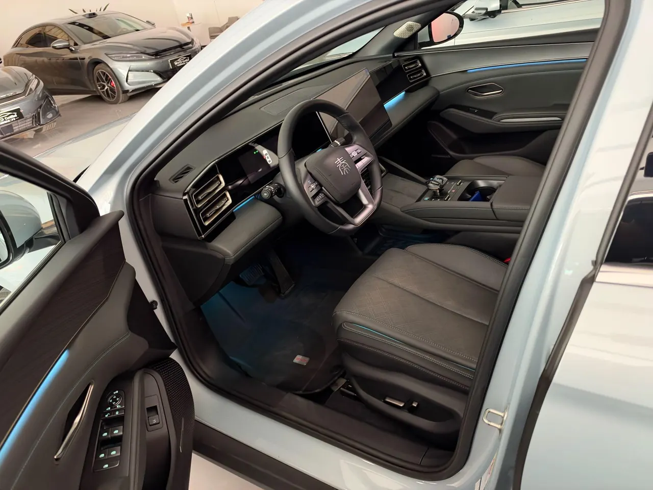 BYD 2025 Qin L DM-i 1.5 stepless smart driving version 120KM excellent automatic gear 2