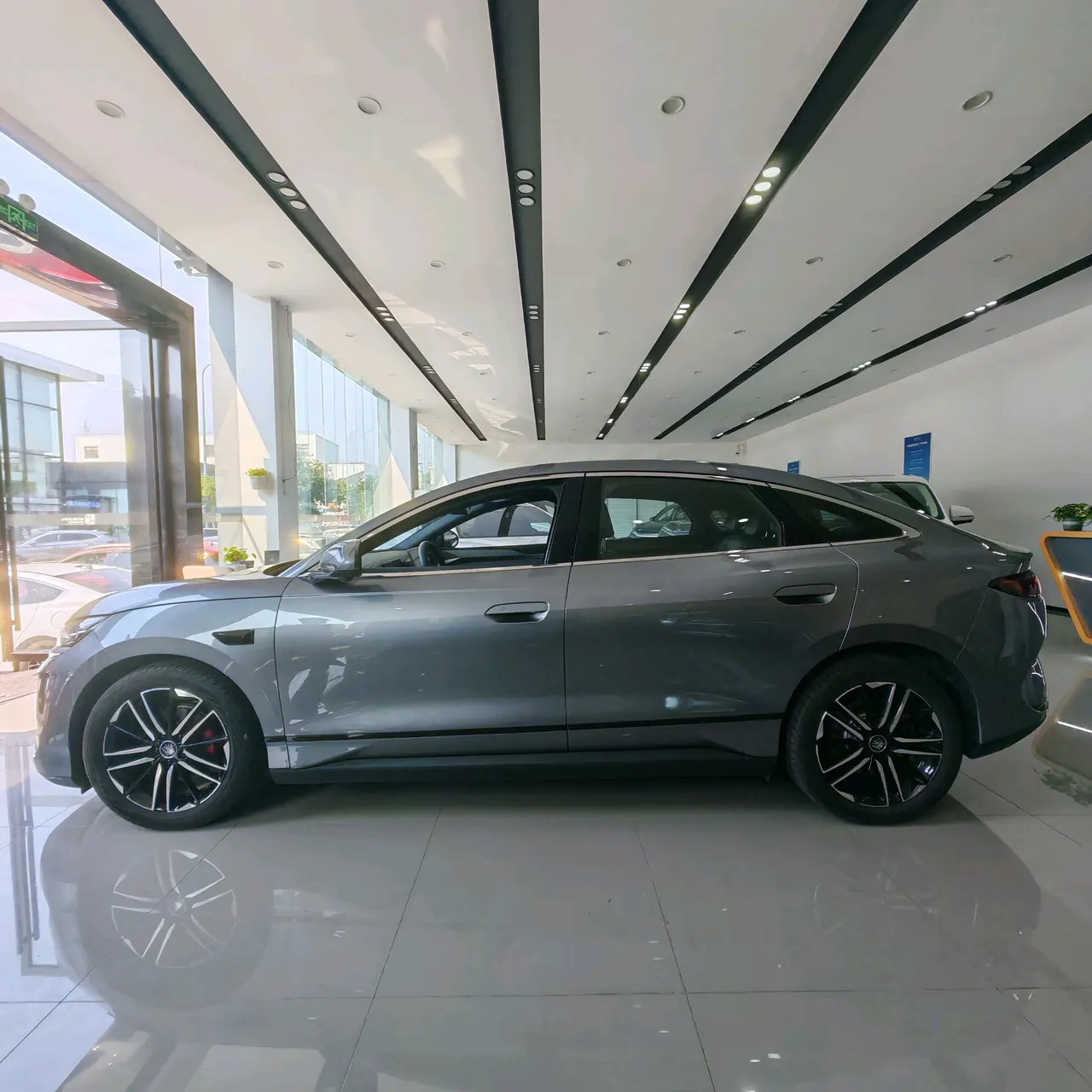 BYD 2025 Qin L EV 545KM cloud chariot type automatic gear 3