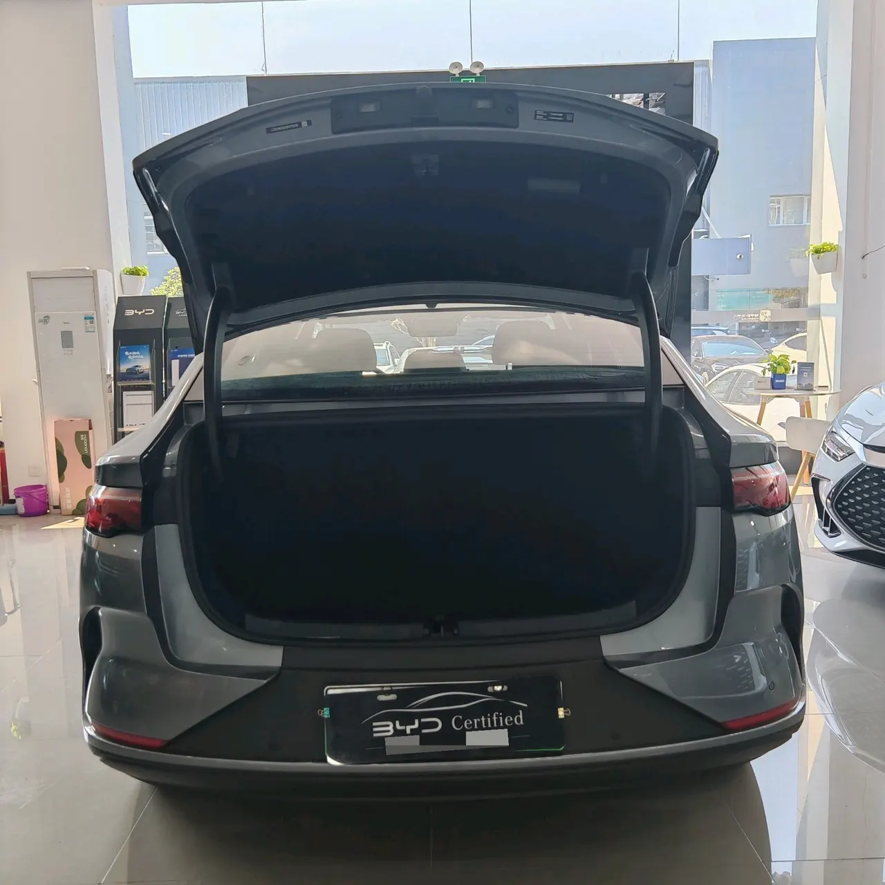 BYD 2025 Qin L EV 545KM cloud chariot type automatic gear 4