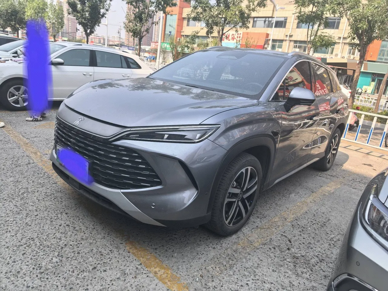 打开图片灯箱:BYD 2025 Song L DM-i 1.5 Stepless Smart Driving Edition 112km Exceed Automatic Gear