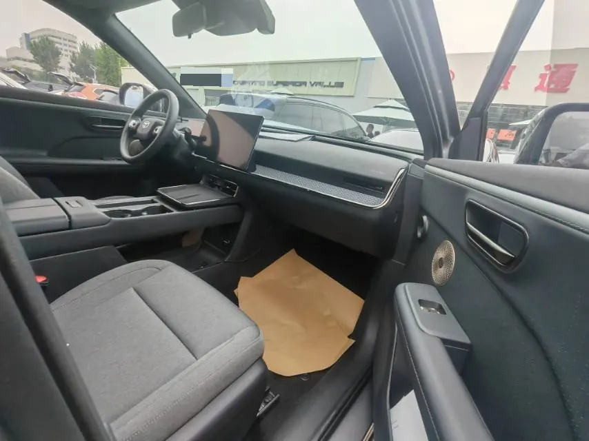 Toyota 2025 platinum wisdom 3X 430 Air automatic gear 5