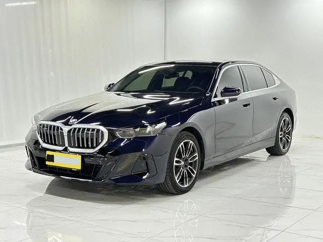 Открыть галерею: BMW 5 series 2025 525Li 48V 2.0T M sports suit automatic gear