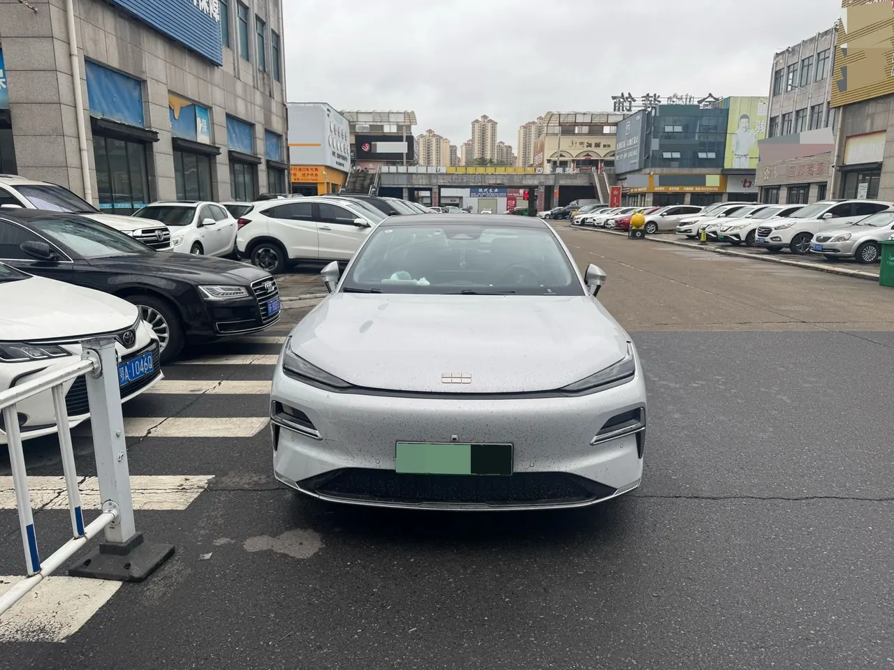 Geely Galaxy 2025 Xingyao 8 EM-i 1.5 130km Premium Edition Automatic Gear 2