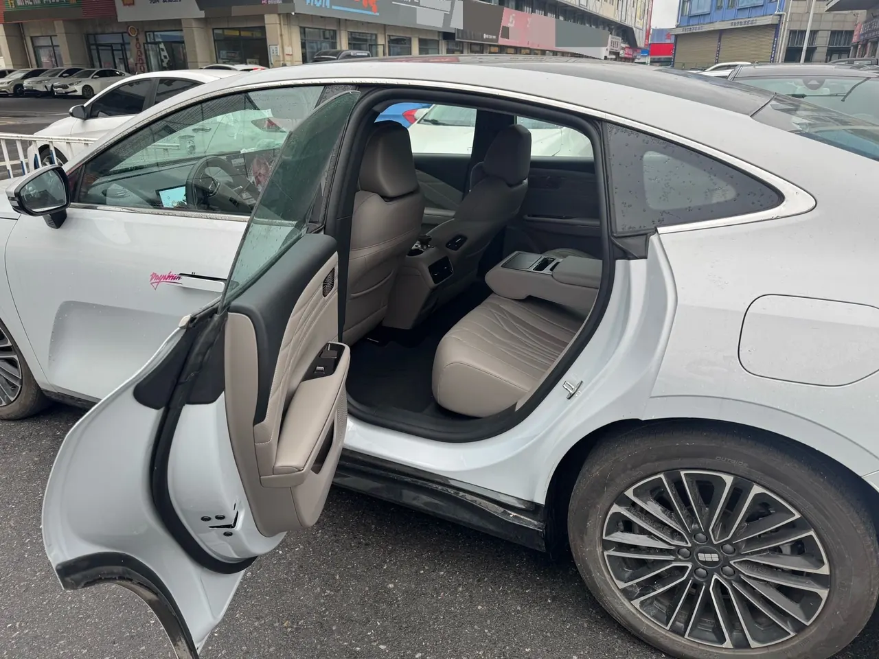 Geely Galaxy 2025 Xingyao 8 EM-i 1.5 130km Premium Edition Automatic Gear 4
