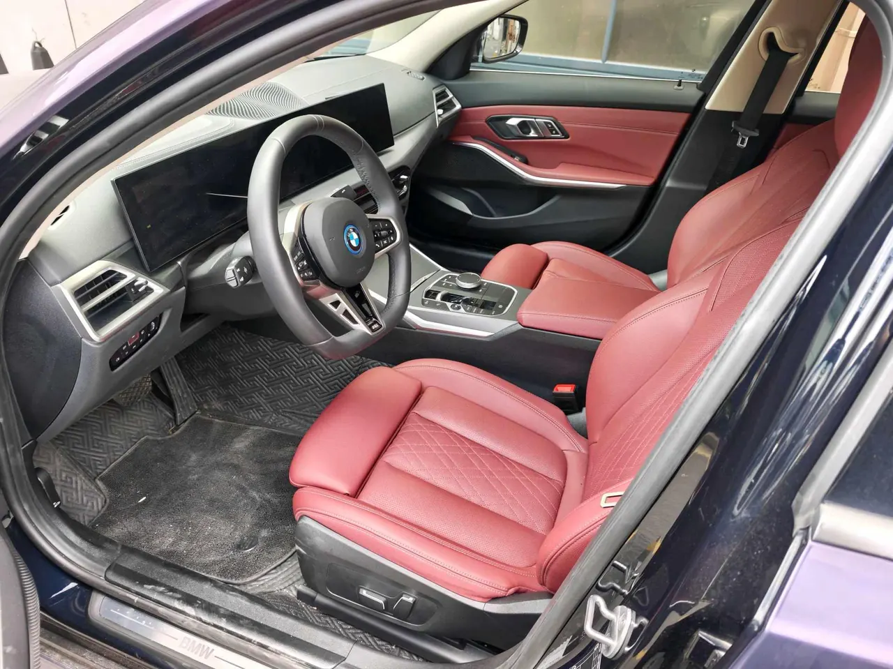 BMW 2025 i3 eDrive 35 L automatic gear 2