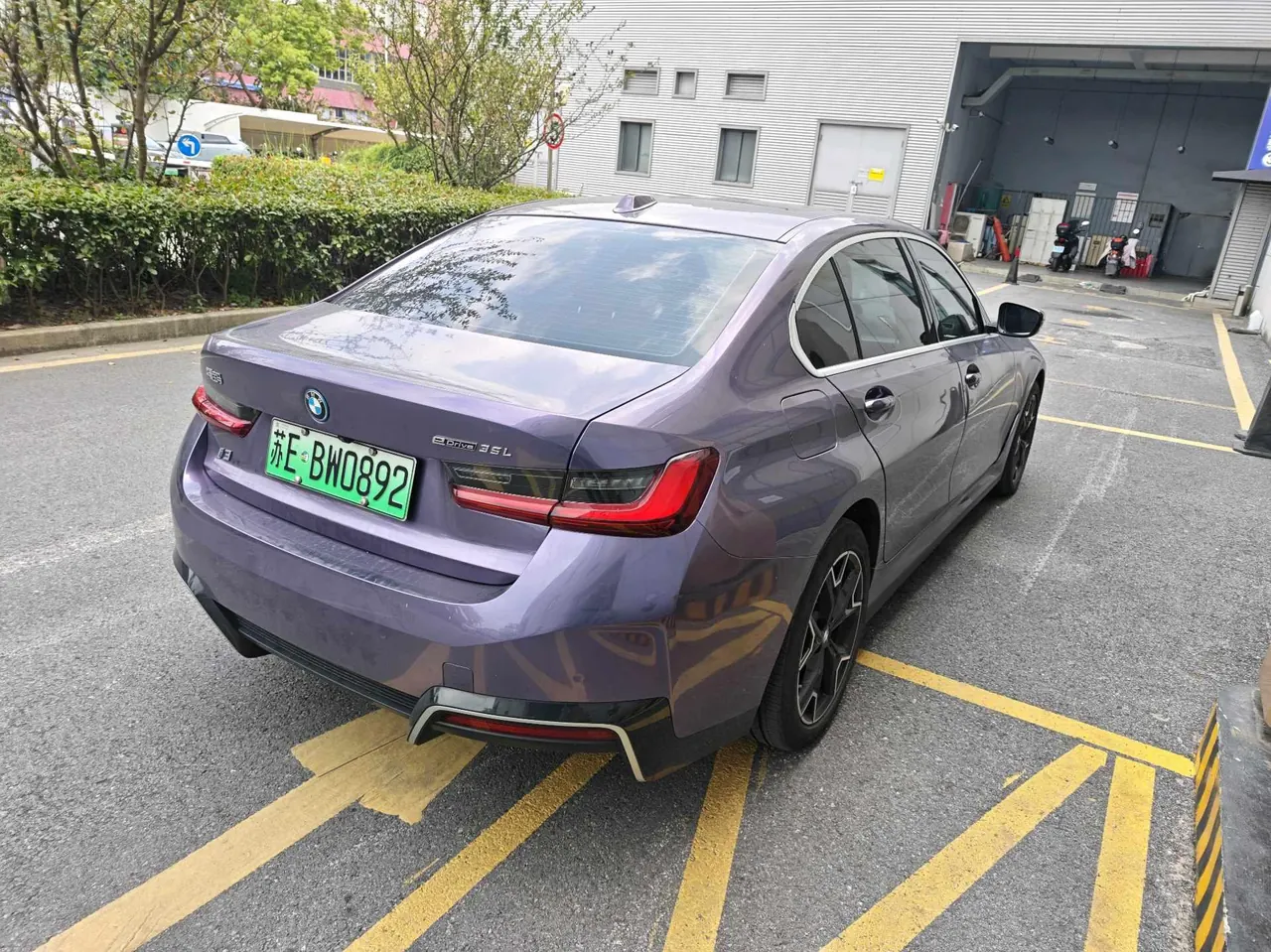 BMW 2025 i3 eDrive 35 L automatic gear 5