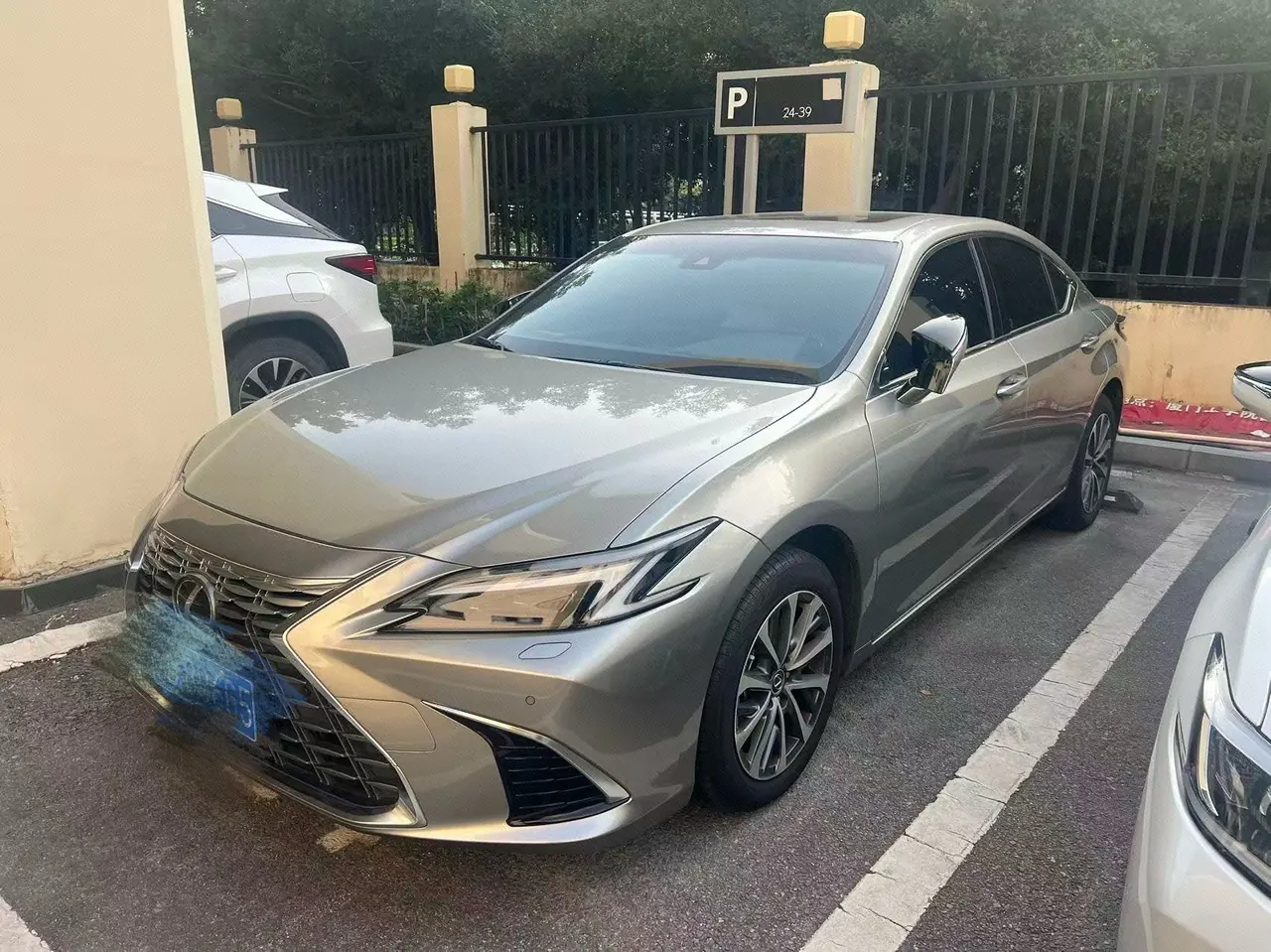 Open image lightbox: Lexus ES (Imported) 2025 ES200 2.0 Stepless Edition Automatic Gear