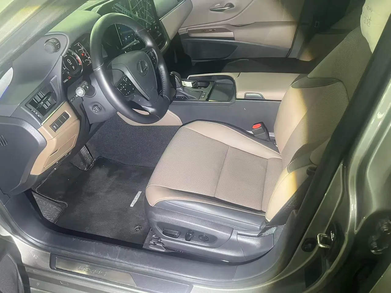 Lexus ES (Imported) 2025 ES200 2.0 Stepless Edition Automatic Gear 3