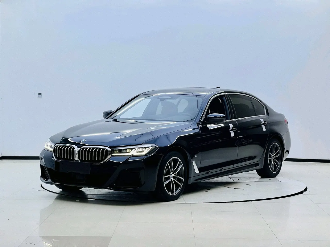 打开图片灯箱:BMW 5 New Energy 2021 535Le 2.0T Pioneer Edition M Sports Suit Automatic Gear