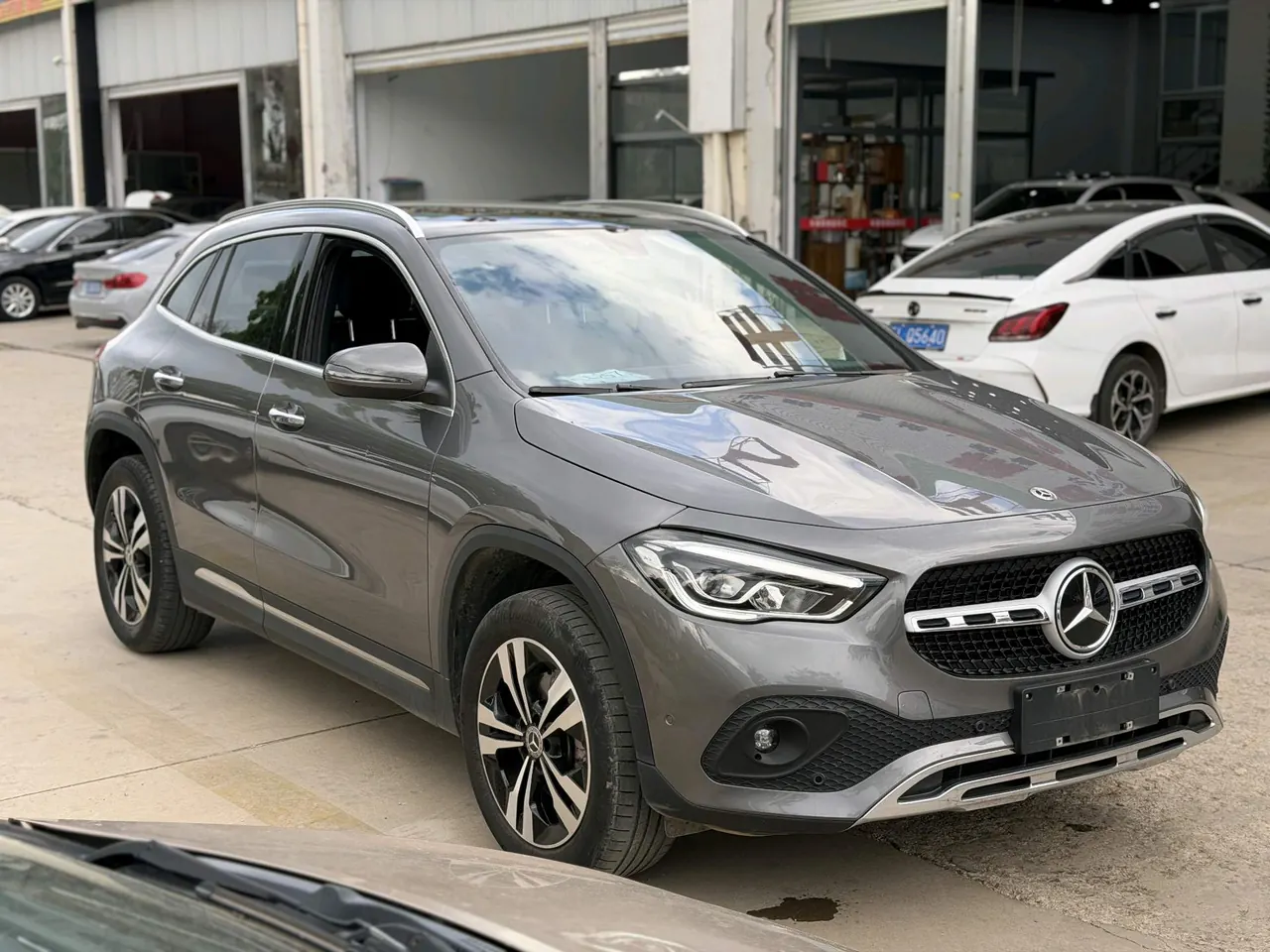 Mercedes Benz 2020 GLA 200 1.3T automatic gear 2