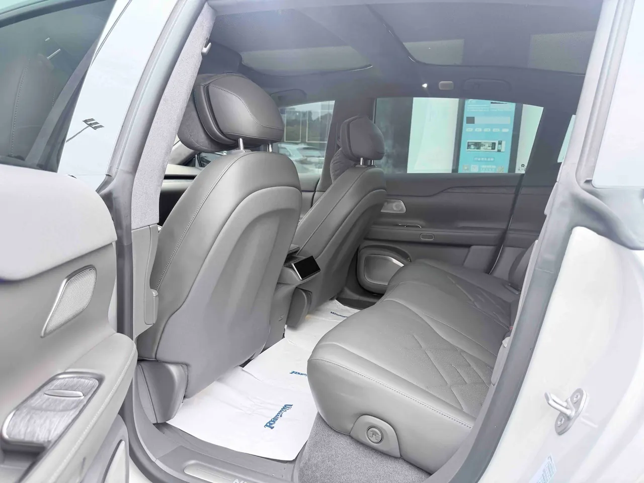 NIO 2021 ET 7 100kWh First Edition Automatic Gear 3