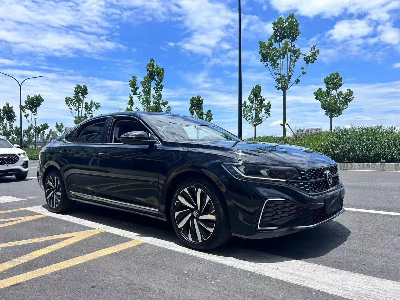 Открыть галерею: Volkswagen 2022 Passat 2.0TSI 330TSI Star Elite Edition Automatic Gear