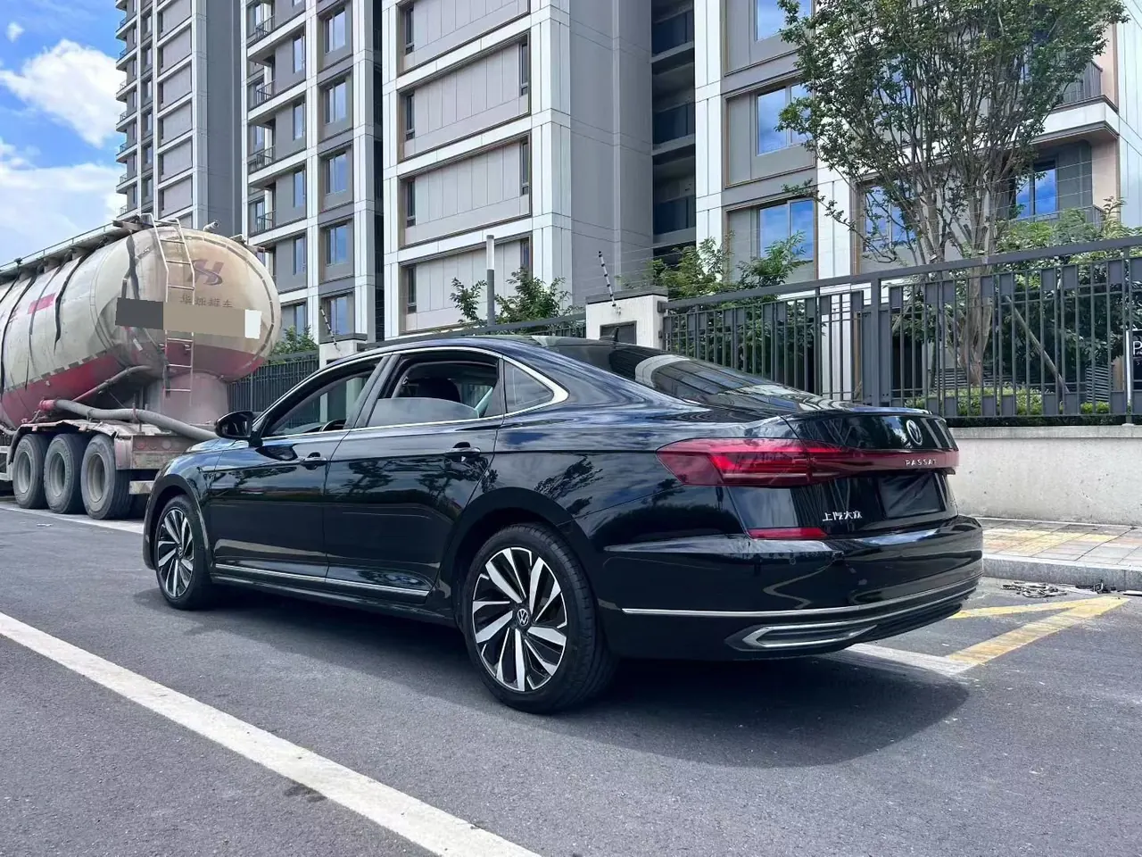 Volkswagen 2022 Passat 2.0TSI 330TSI Star Elite Edition Automatic Gear 5