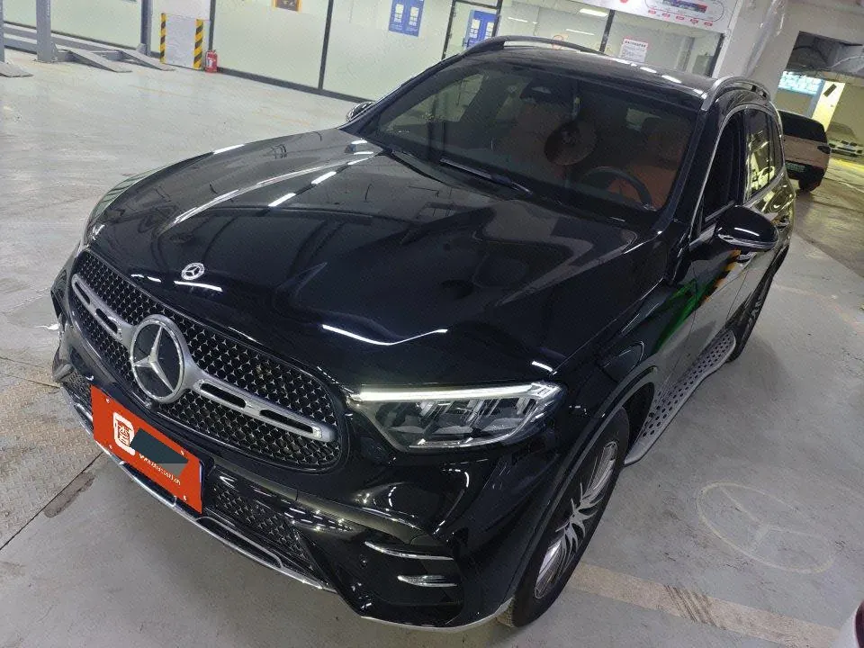 Открыть галерею: Mercedes Benz 2025 GLC 300 L 4MATIC 48V 2.0T dynamic 5-seat automatic gear