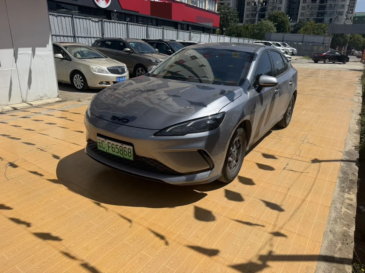 Открыть галерею: BYD 2025 seals 05 DM-i 1.5 stepless smart driving version 55KM luxury automatic gear