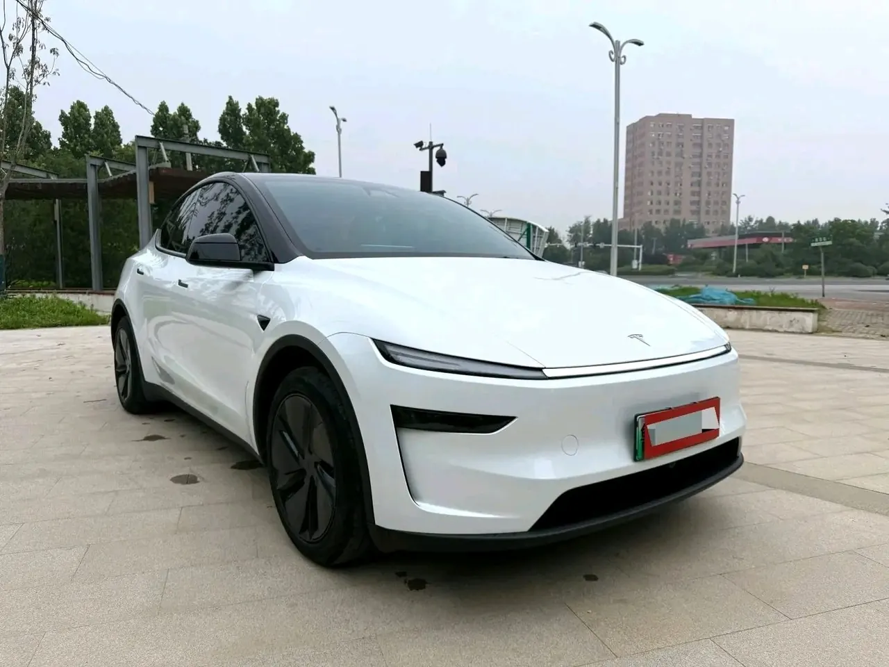 Tesla 2025 Model Y rear-wheel drive version automatic transmission 2