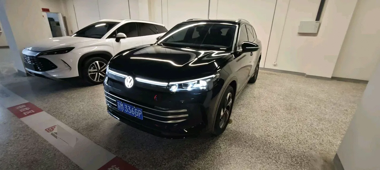 打开图片灯箱:Volkswagen 2024 Tiguan L PRO 2.0TSI 330TSI Two-Drive Smart Collar Edition Automatic Gear