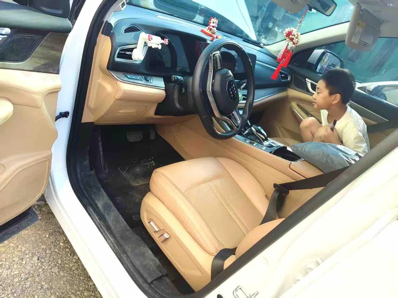 LanDian 2026 LanDian E5 PLUS 1.5 Stepless Standard Endurance Four-wheel Drive Performance Edition Ultra5 Seat Automatic Transmission 2