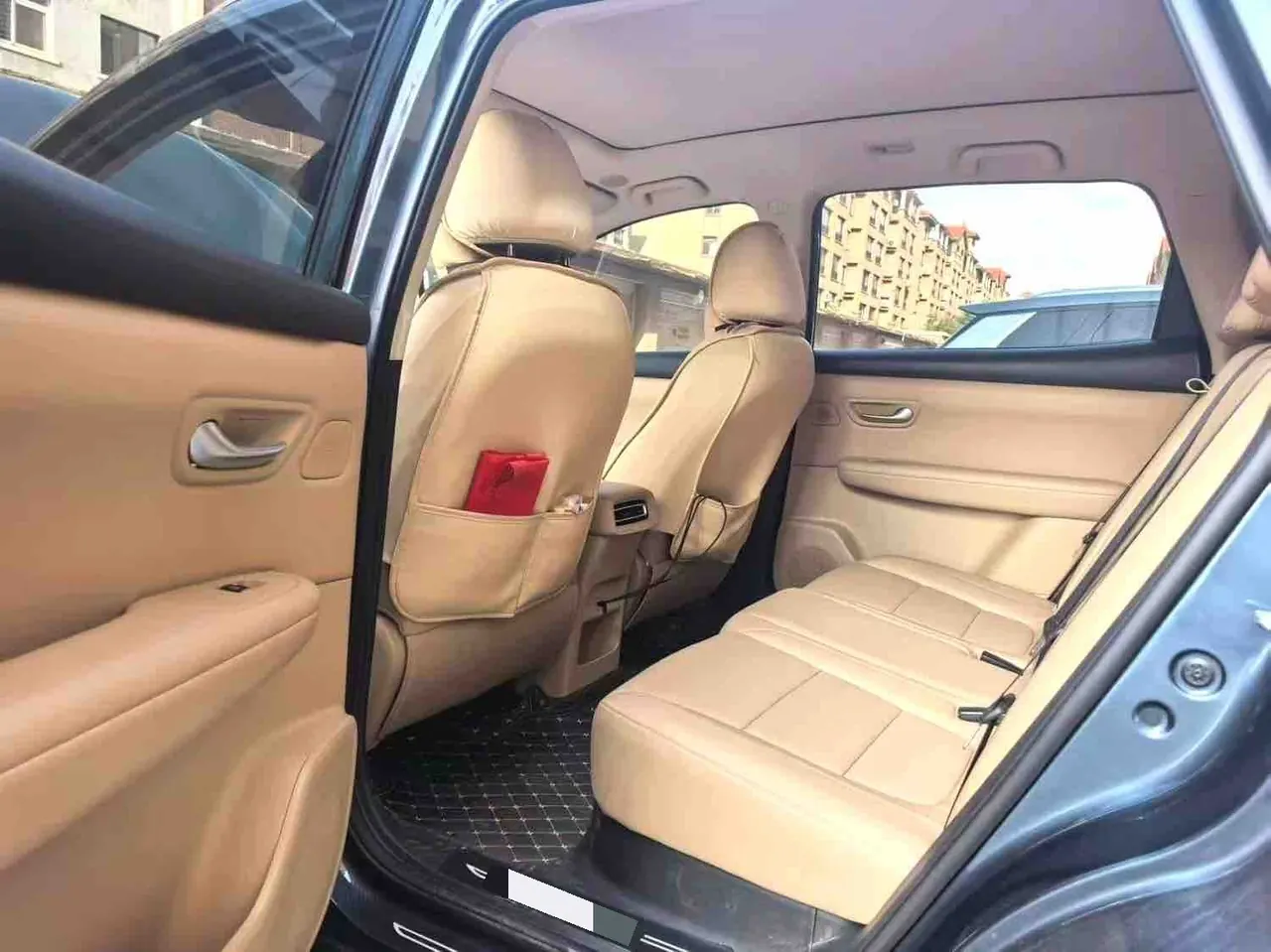 LanDian 2026 LanDian E5 PLUS 1.5 Stepless Standard Endurance Four-wheel Drive Performance Edition Ultra5 Seat Automatic Transmission 4