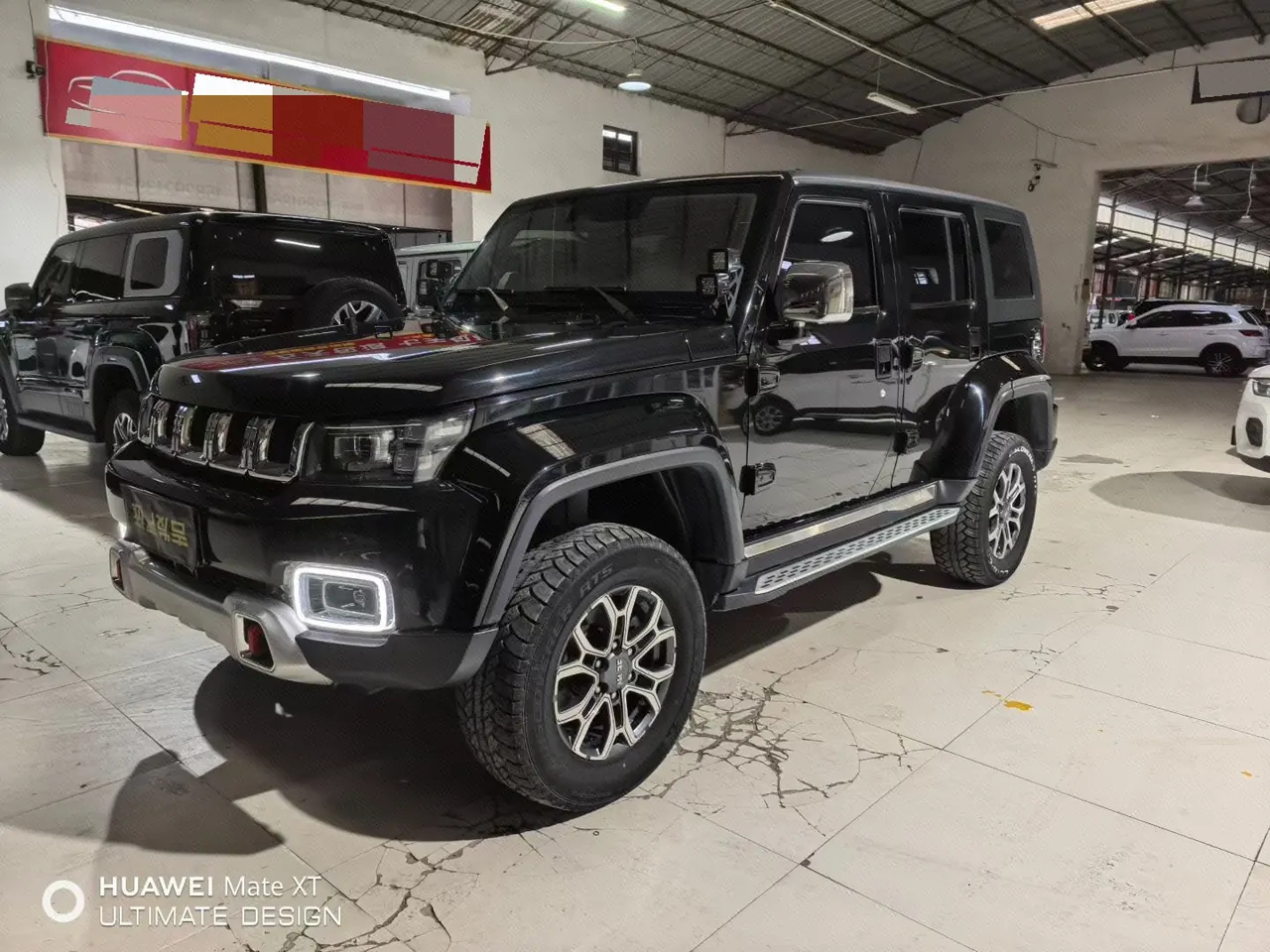 Открыть галерею: Beijing 2023 BJ40 2.0T 4-wheel drive city hunter version chivalrous automatic gear