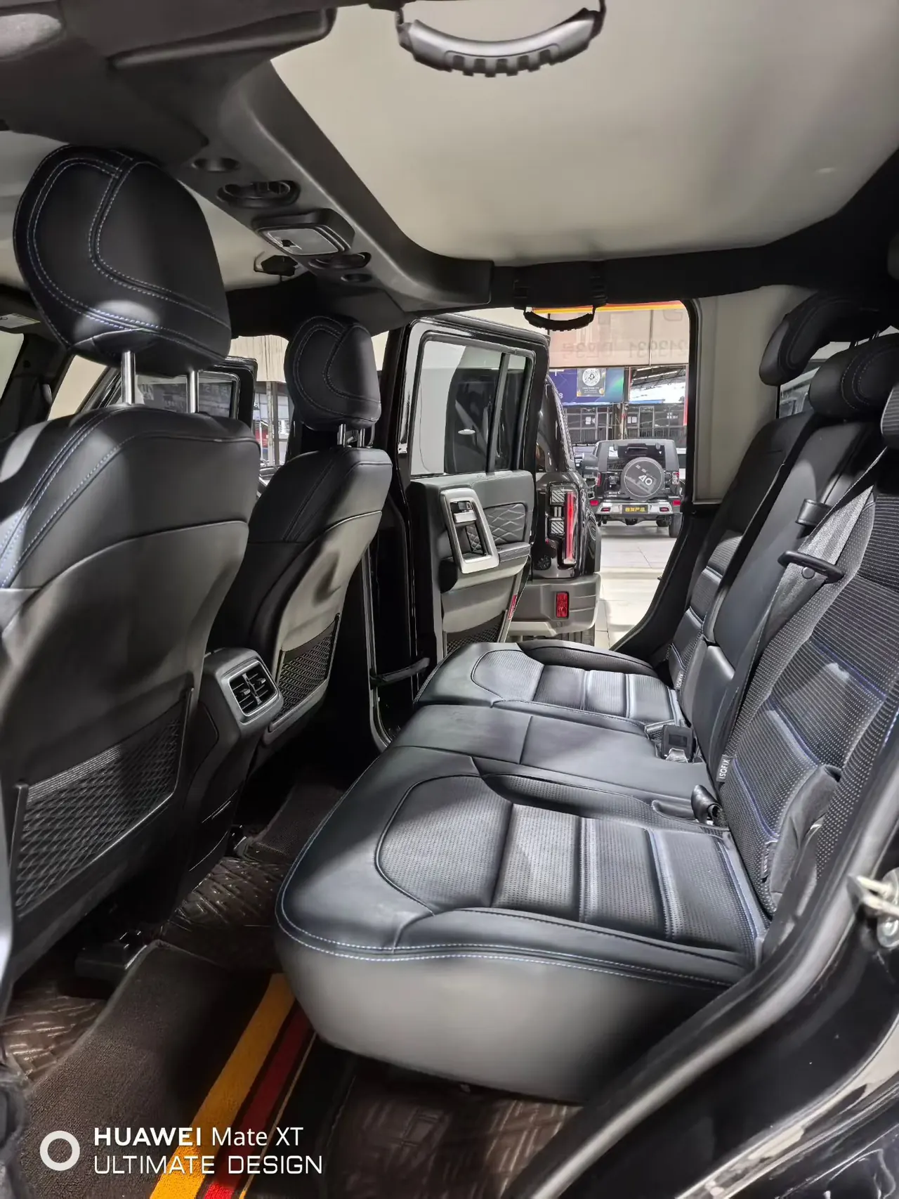 Beijing 2023 BJ40 2.0T 4-wheel drive city hunter version chivalrous automatic gear 9