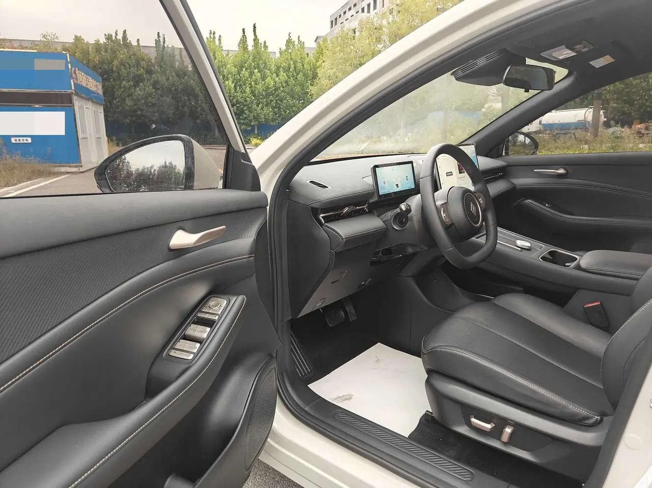 BaoJun 2024 Cloud Sea 600km Pure Electric Edition Automatic Gear 8